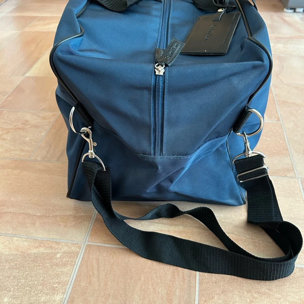 NWOT Calvin Klein Blue & Black Canvas Travel Duffel Bag with Wheels